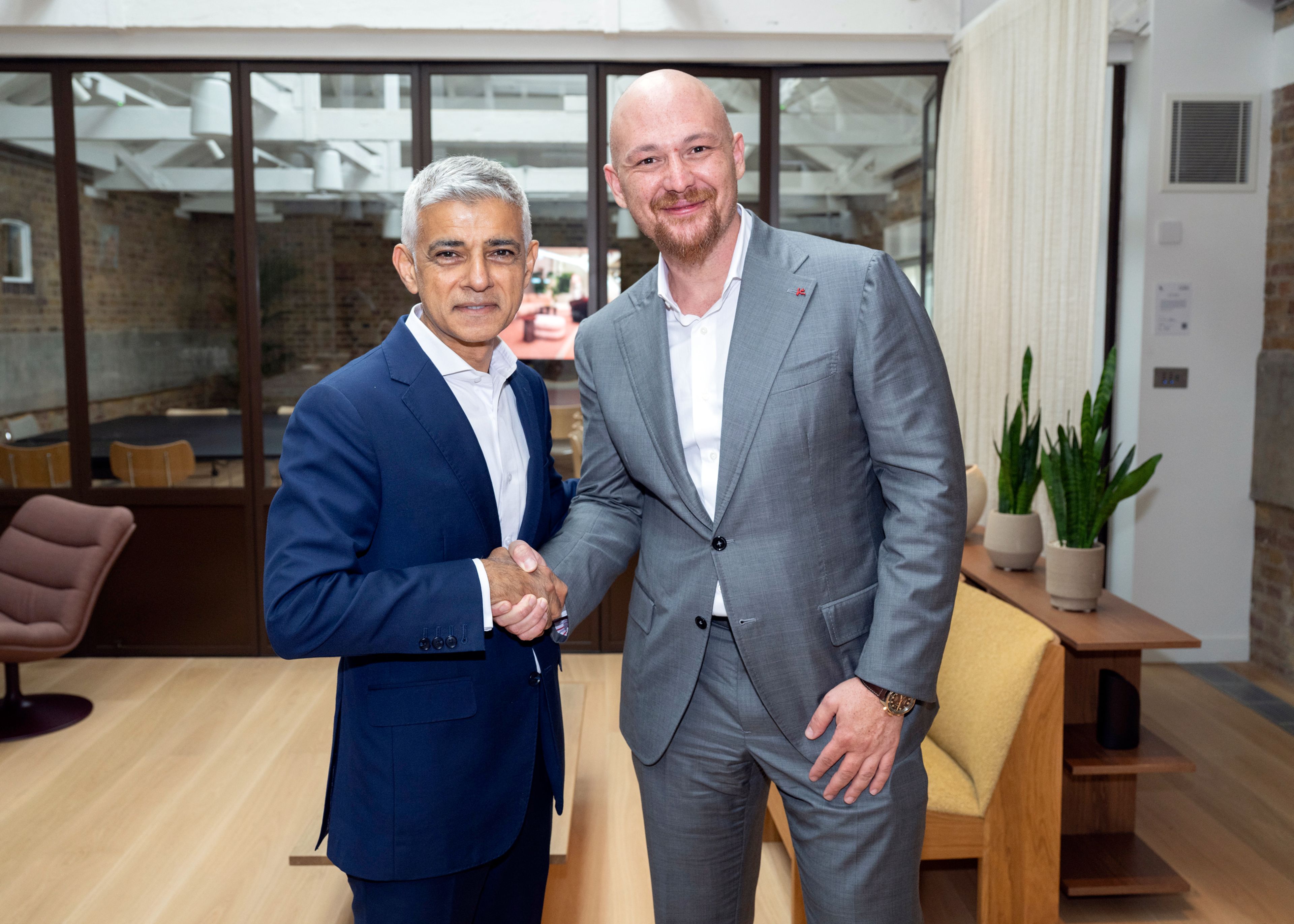 Amjad Masad and Sadiq Khan Handshake